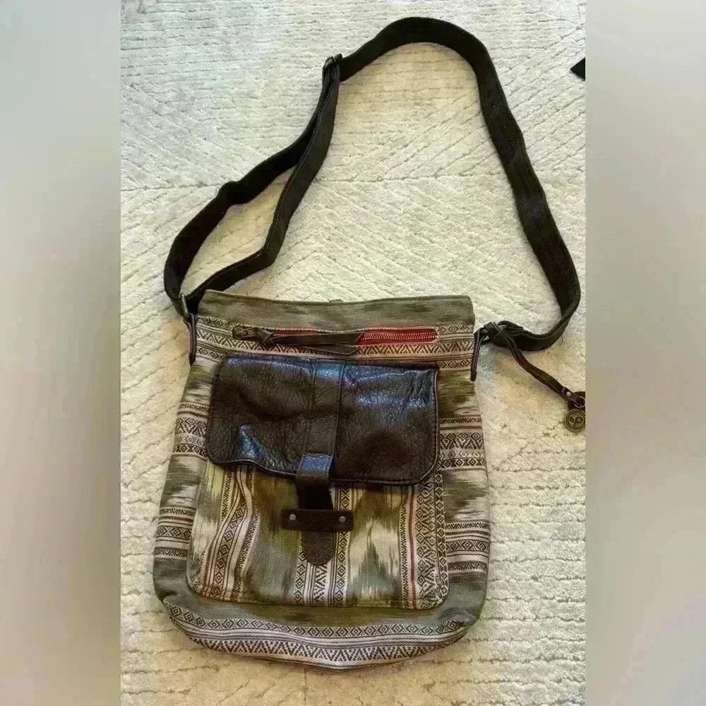 Pistil crossbody bag